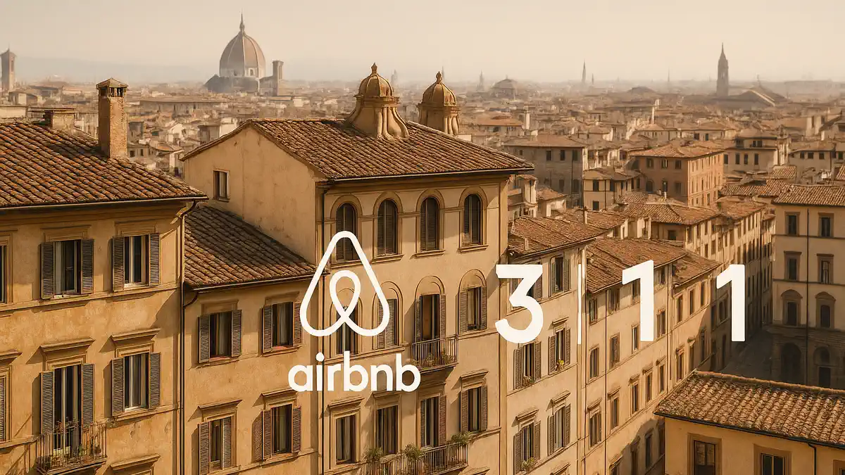 Airbnb в Италии краткосрочная аренда и рост рынка недвижимости Светлая редакционная фотография вид сверху на старый центр Рима с окнами и балконами, в одном из окон логотип Airbnb