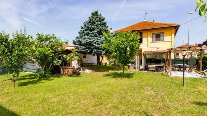 Таунхаус с садом в Gassino Torinese
