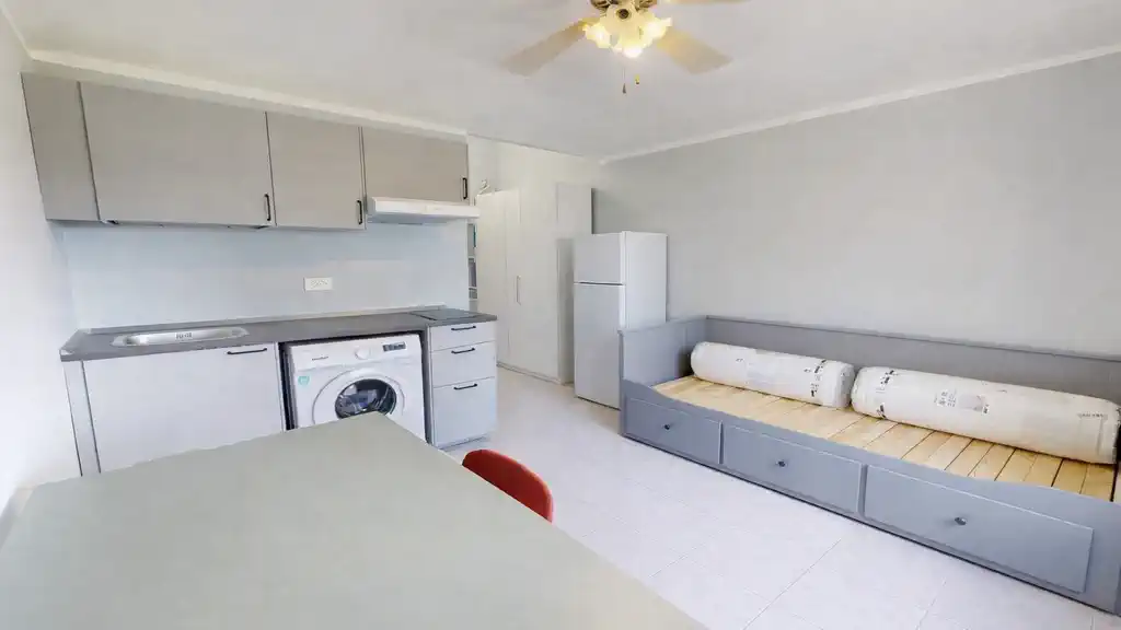 Светлая студия после ремонта на высоком этаже у Porta Susa в Турине