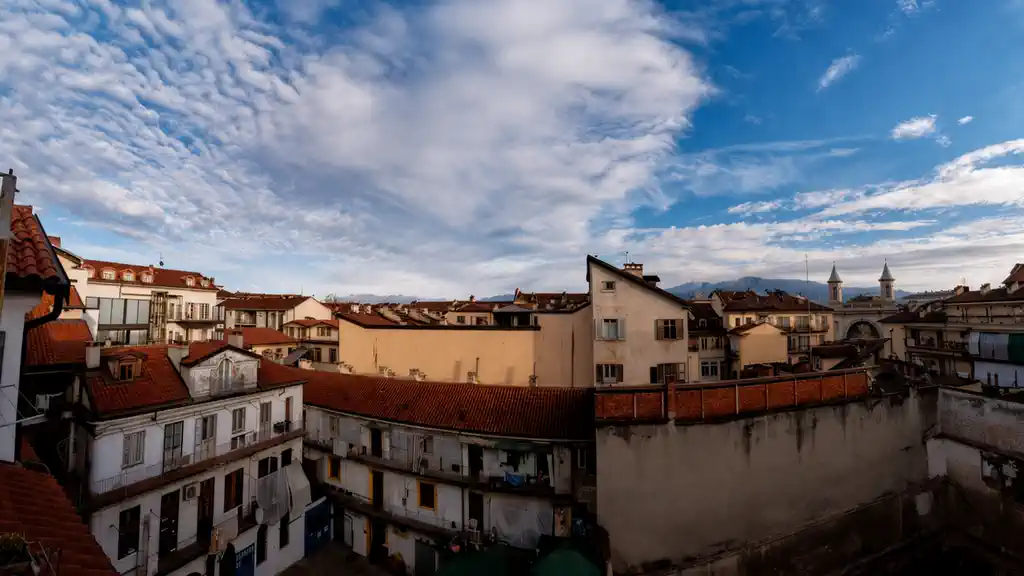 вид на район San Salvario Турин инвестиционная недвижимость