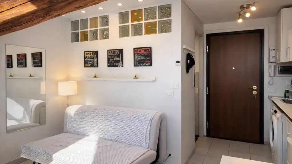 гостиная в квартире в центре Турина повтор