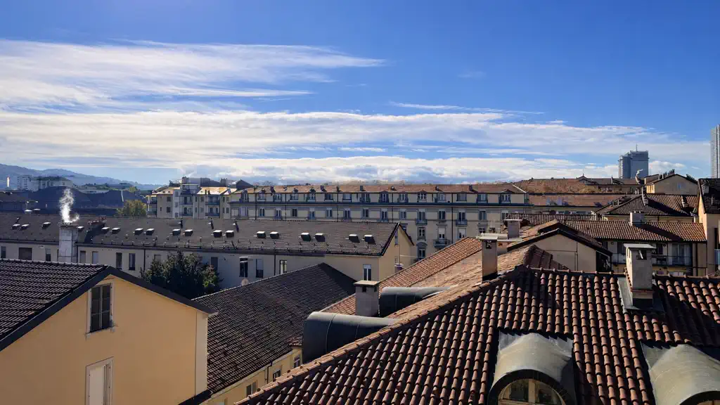 панорамный вид из квартиры в центре Турина