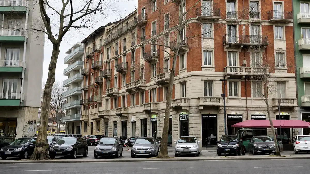 жилой дом на via Villar Focchiardo в Турине рядом с Cit Turin и Cenisia для семейного сценария покупки