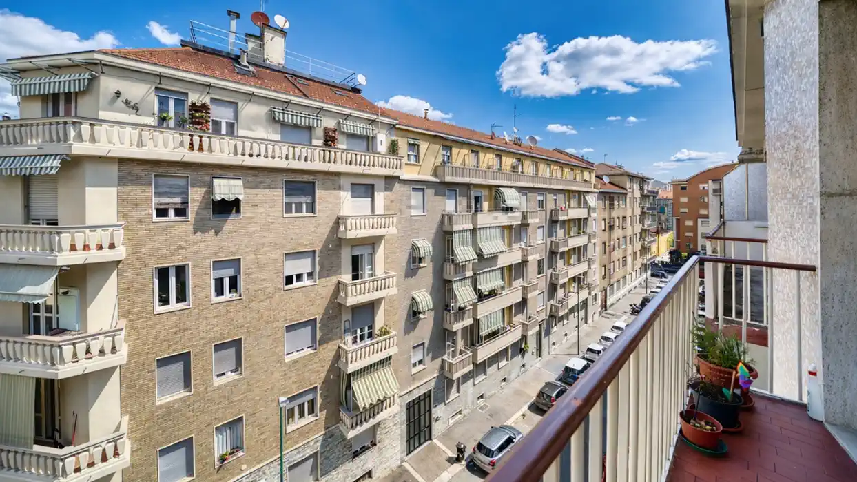 вид с балкона в районе Pozzo Strada Турин