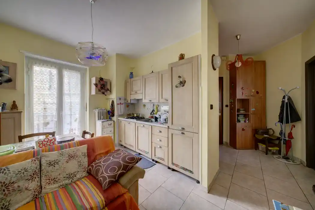 жилая зона квартиры рядом с метро Pozzo Strada Турин