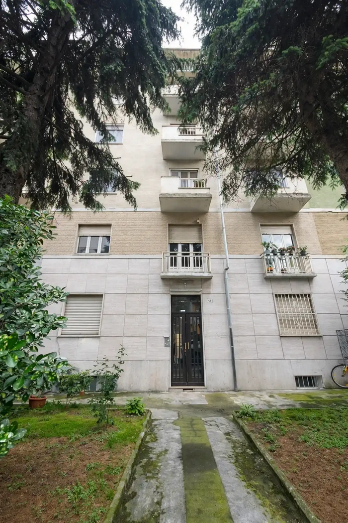 фасад дома в районе Pozzo Strada Турин