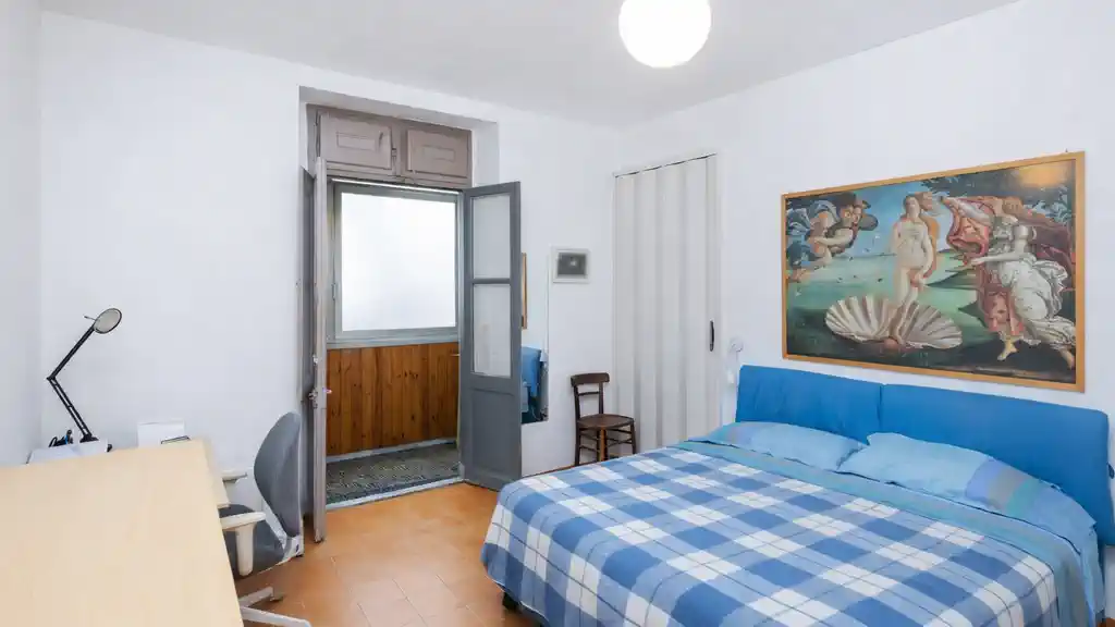 спальня в квартире в районе San Donato в Турине