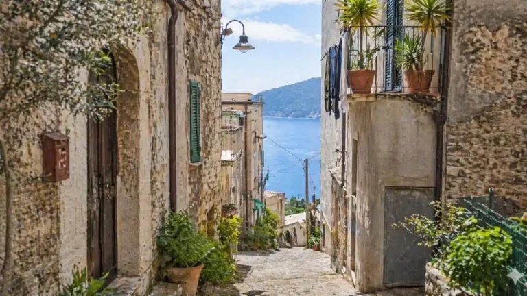 Купить дом в деревне Италии у моря: где искать недорого и какие риски проверить