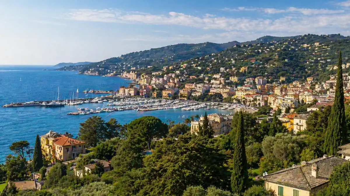 дом в Rapallo с видом на море, садом и террасой как пример городского coastal premium актива