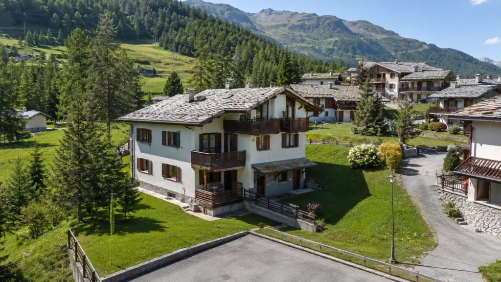 квартира 69 м² в Champoluc в зоне Pratone за 380 000 евро с box и кладовым помещением